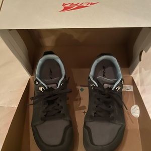 Altria LP Alpine shoe size 8